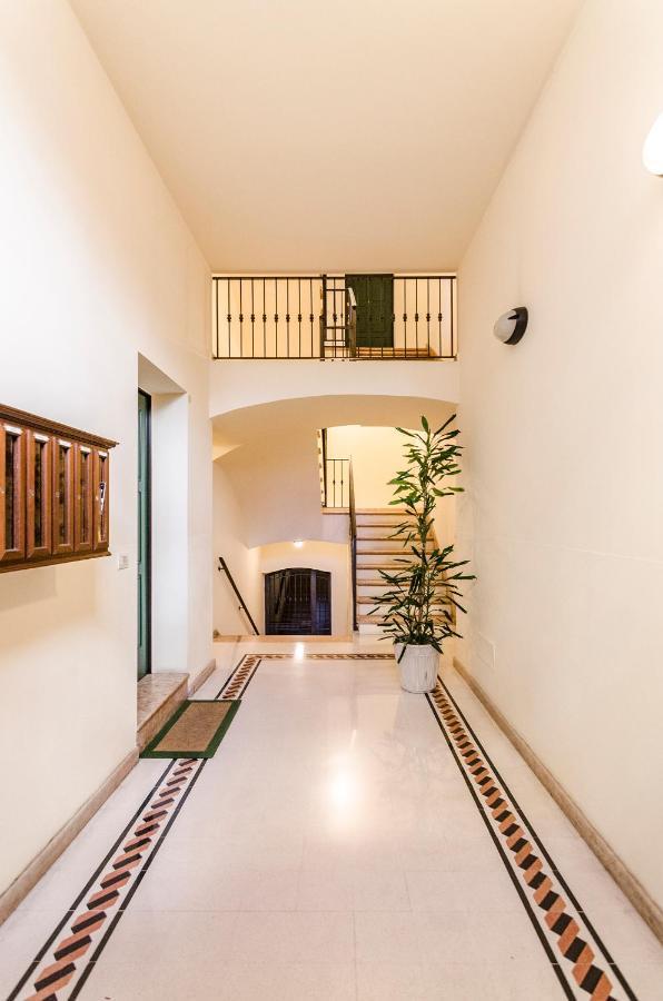 Flat 13: Elegante E Luminoso Con Terrazzo Privato Lejlighed Bologna Eksteriør billede